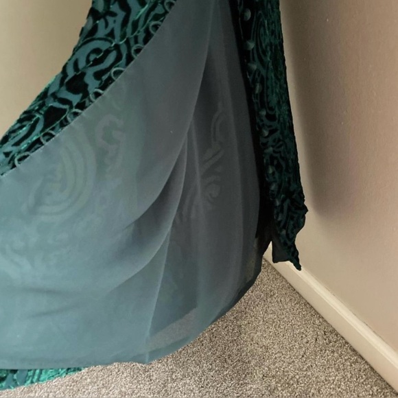VINTAGE Dark green velvet maxi dress with scoop neck back size 6 - Picture 4 of 7